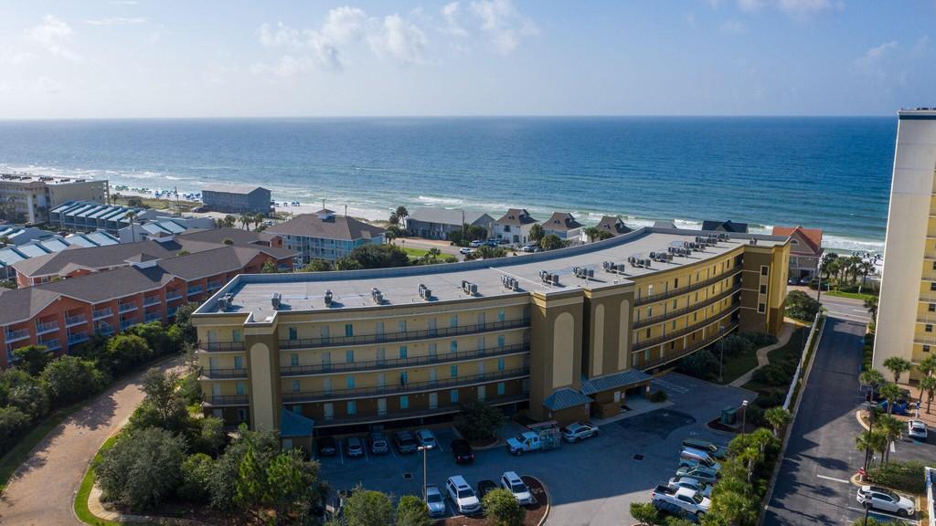 Image 4: Beach Resort Back view
