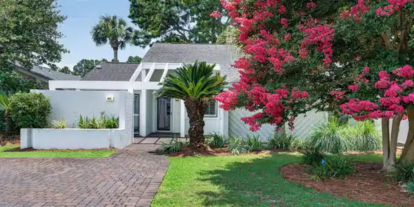 Image 3: 2-web-or-mls-A7404149