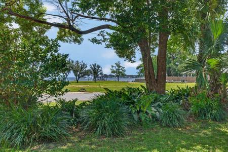 284 NE Beachview Drive
