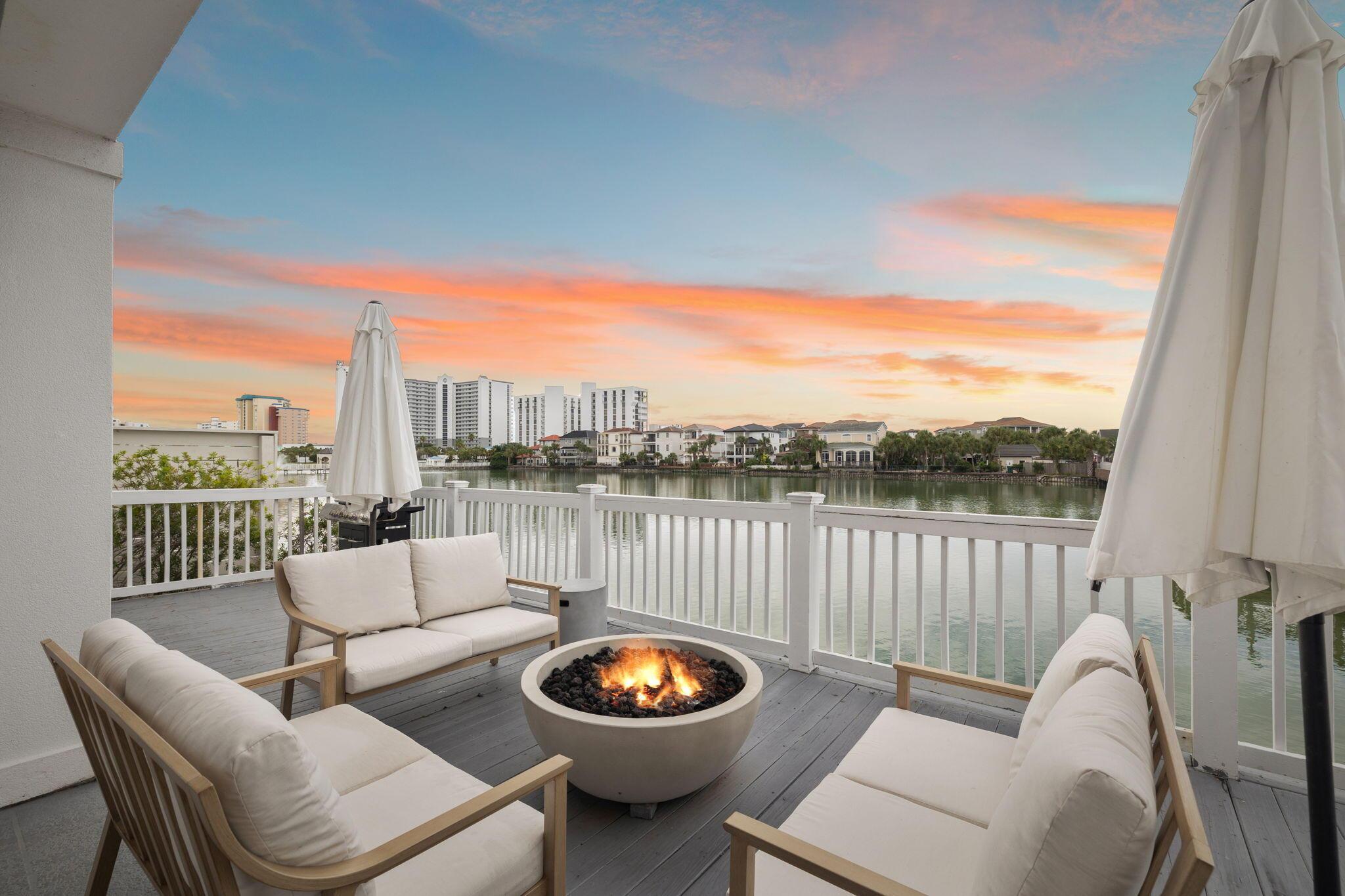 Image 4: Fire Pit & Lake View