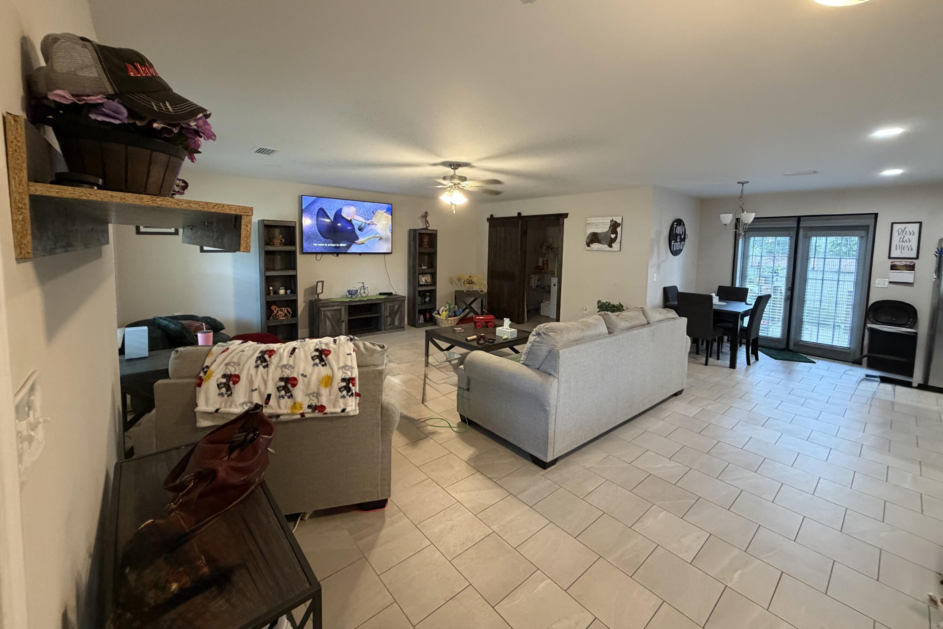 Image 3: Living Area