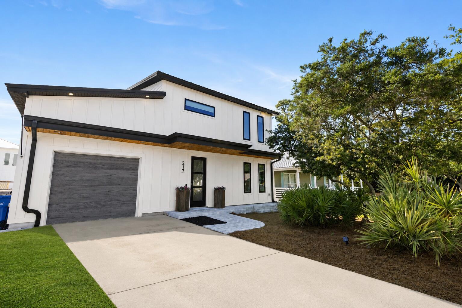 Image 3: 213 Pinetree Dr.