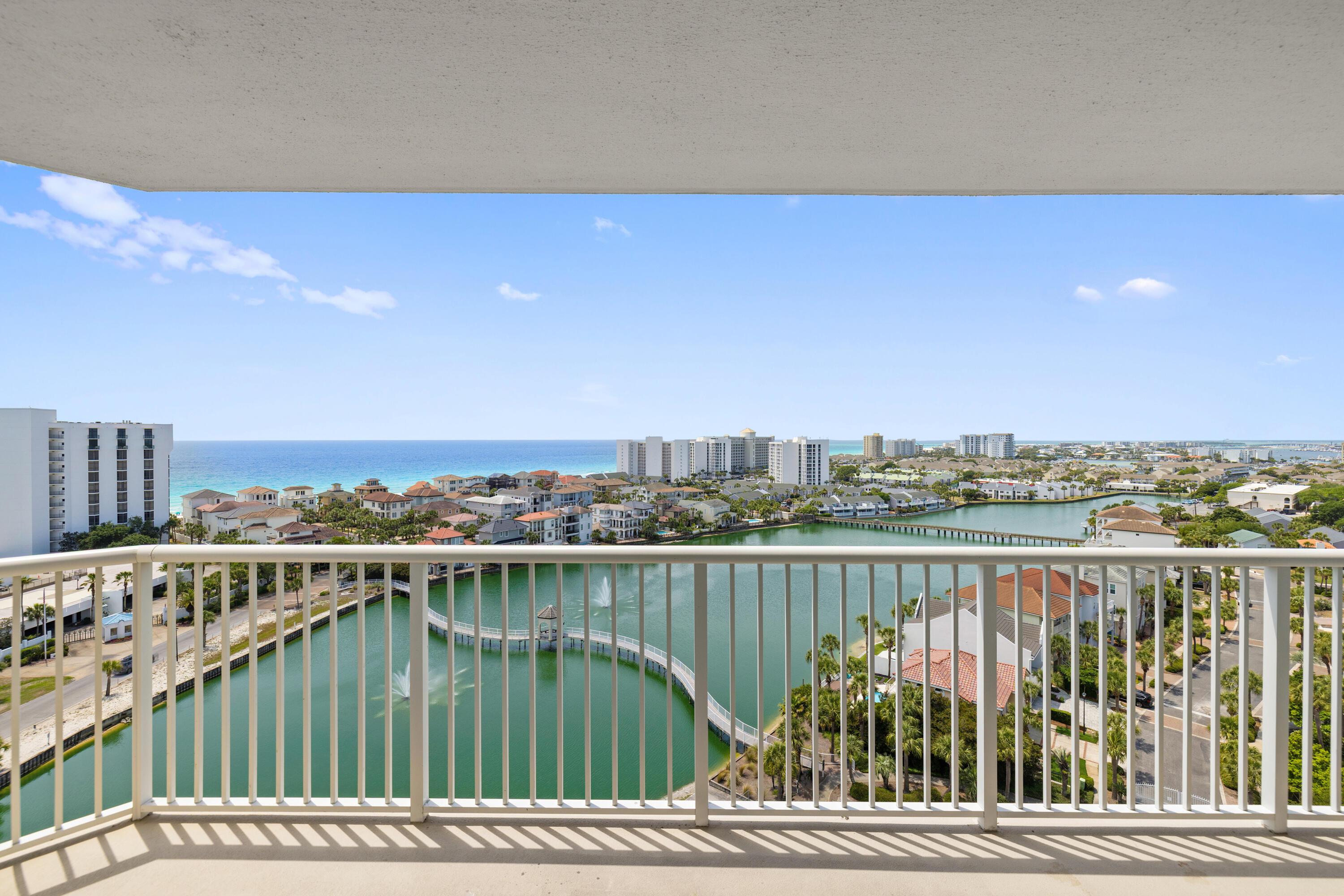 Image 2: Balcony 1207