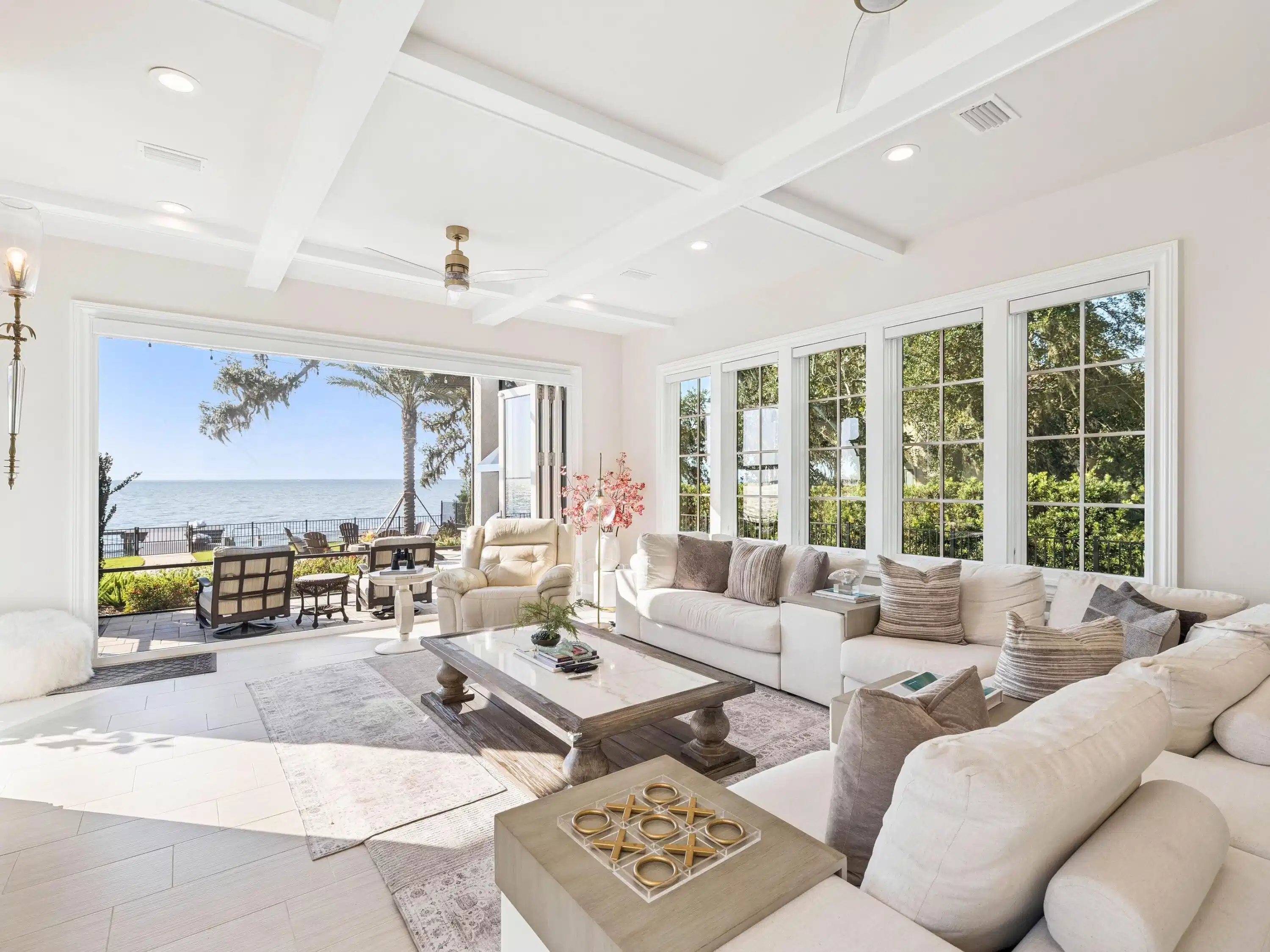 Image 1: Bayfront Family Room