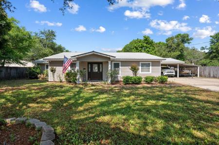 1452 Live Oak Street