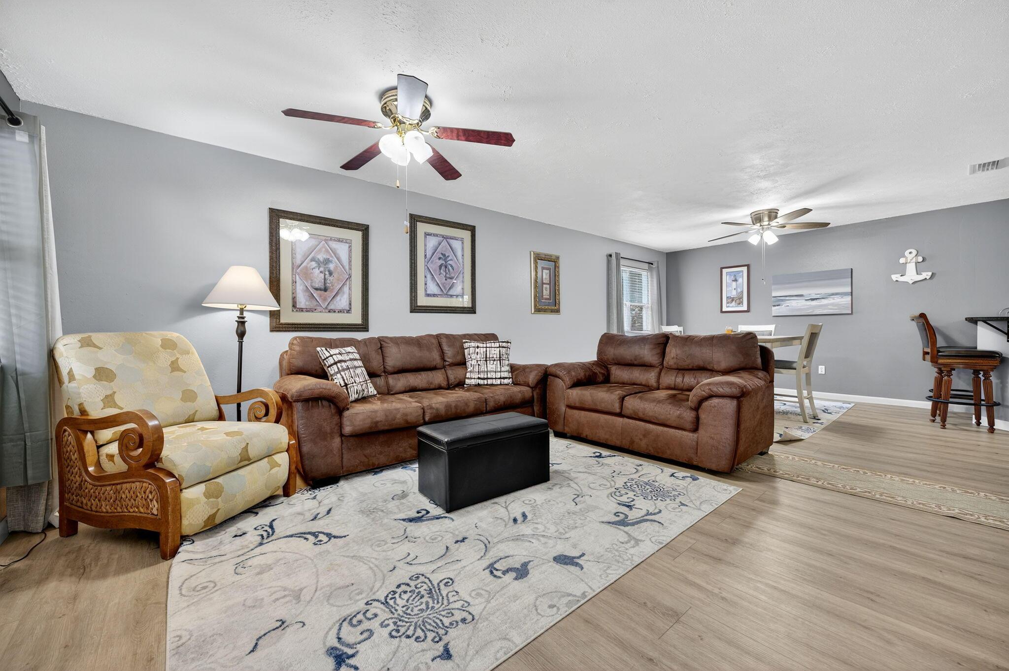 Image 1: Living Room