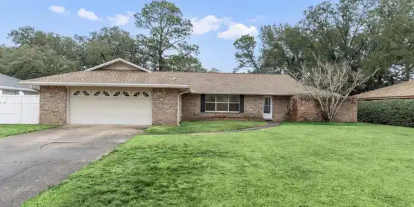 15 Lake Lorraine Circle