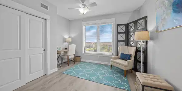 Image 3: Front Guest Bedroom 1