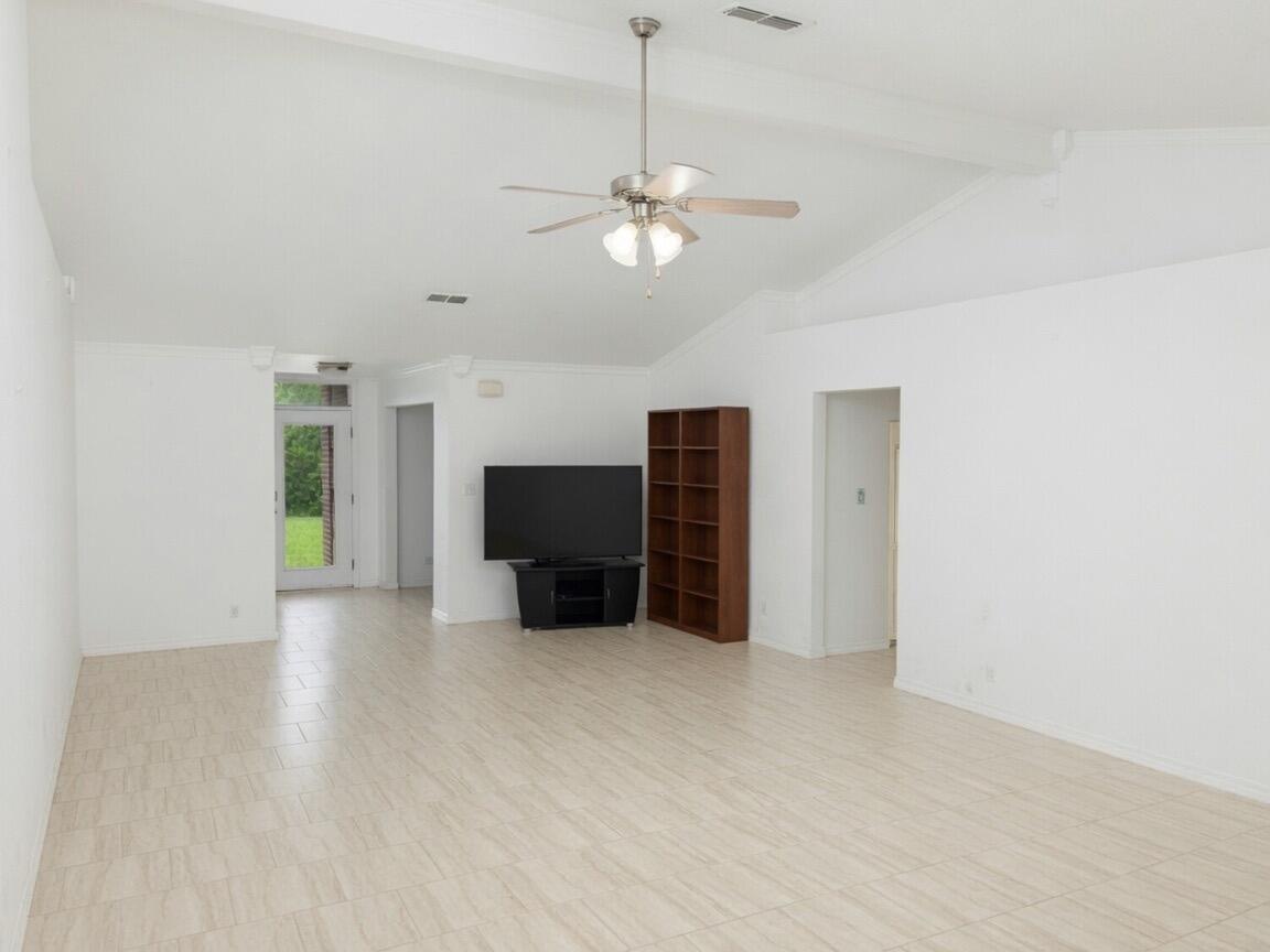 Image 2: Living room