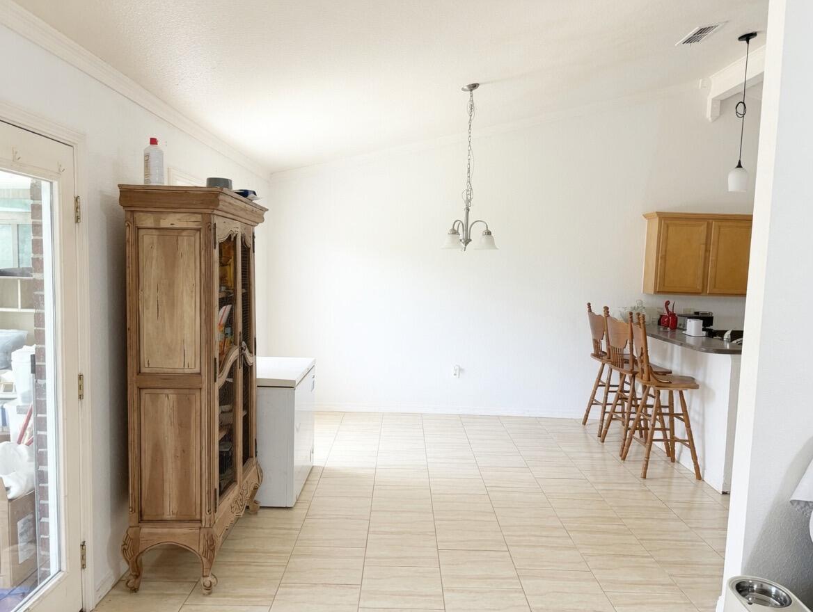 Image 4: Dining