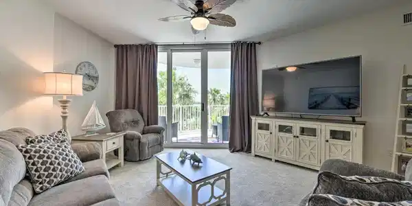 Image 4: Living Room 4