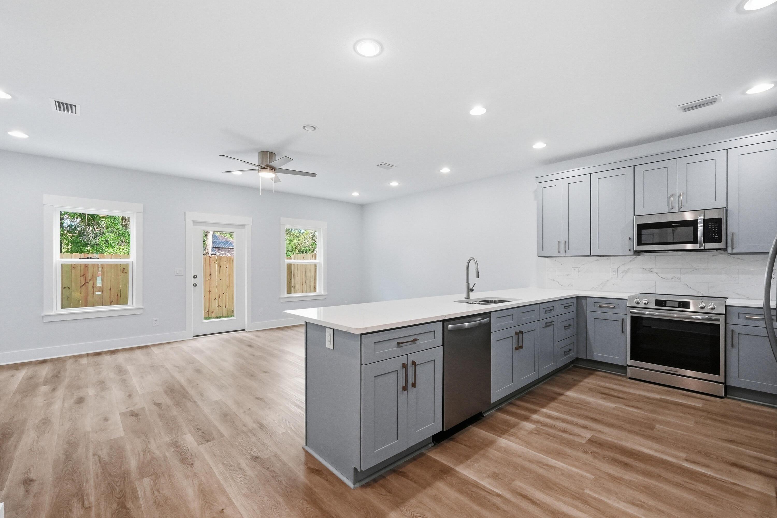 Image 3: 704 ferguson dr unit 4-7