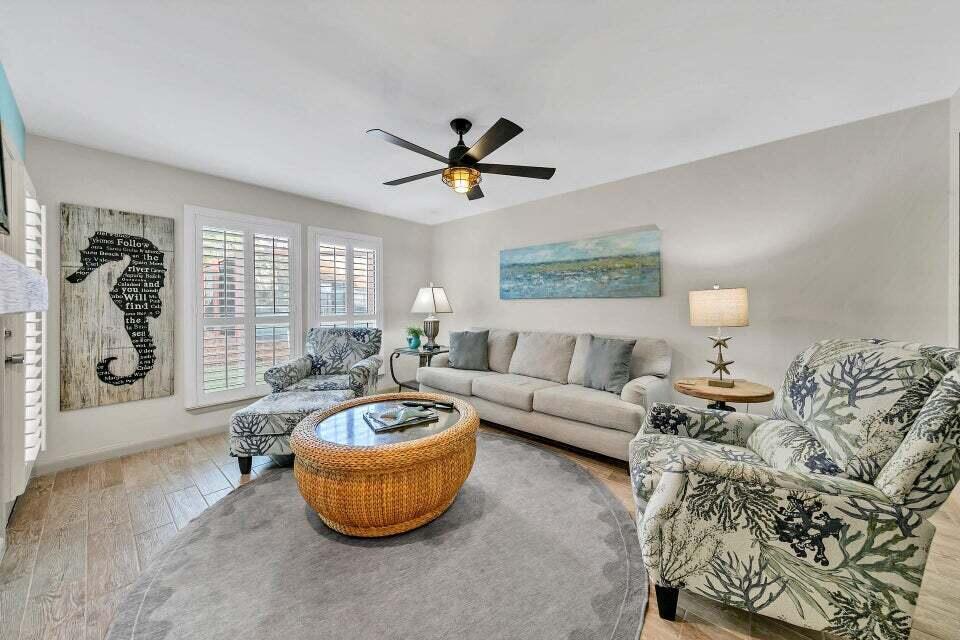 Image 1: Living area