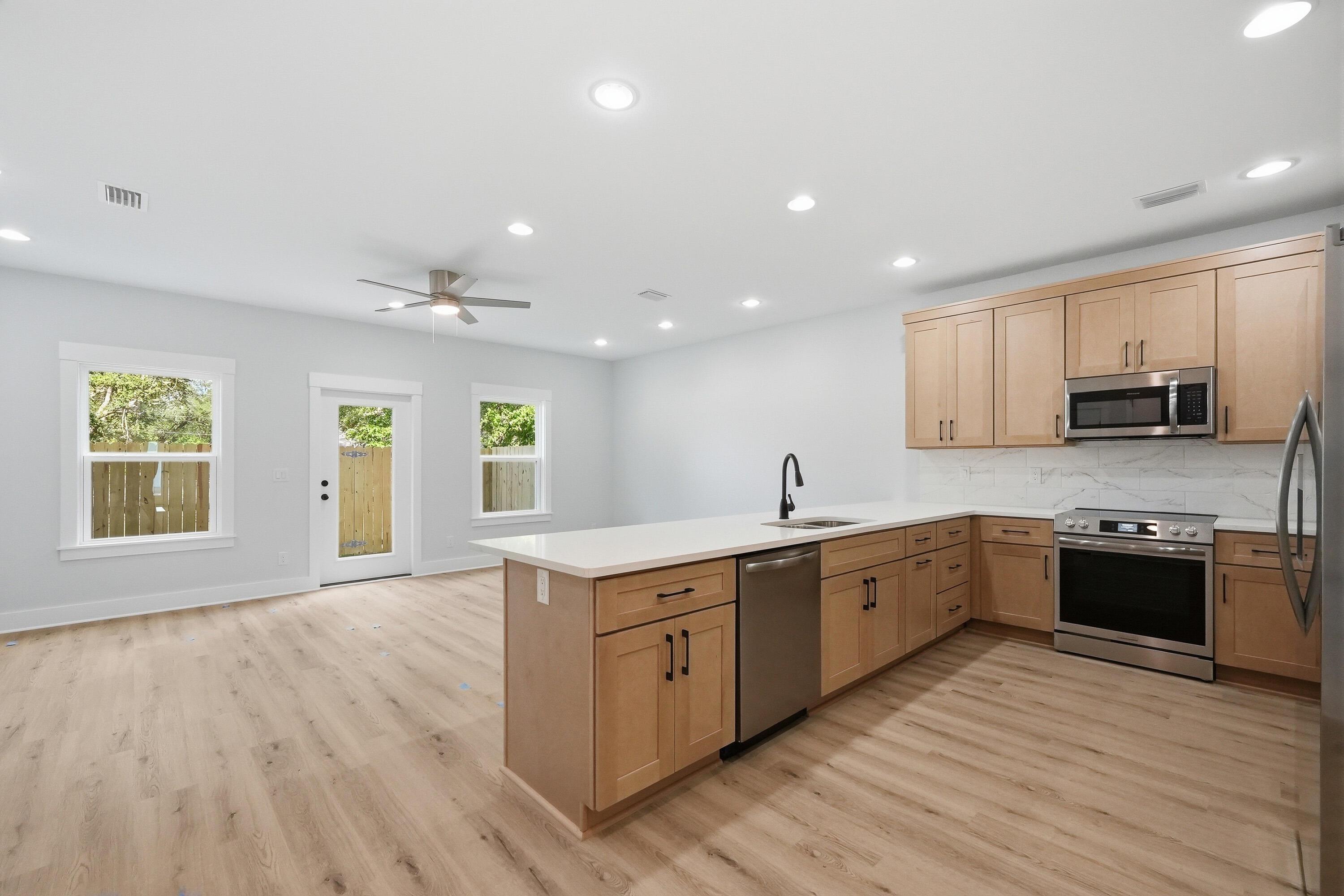 Image 3: 704 ferguson dr unit 8-7