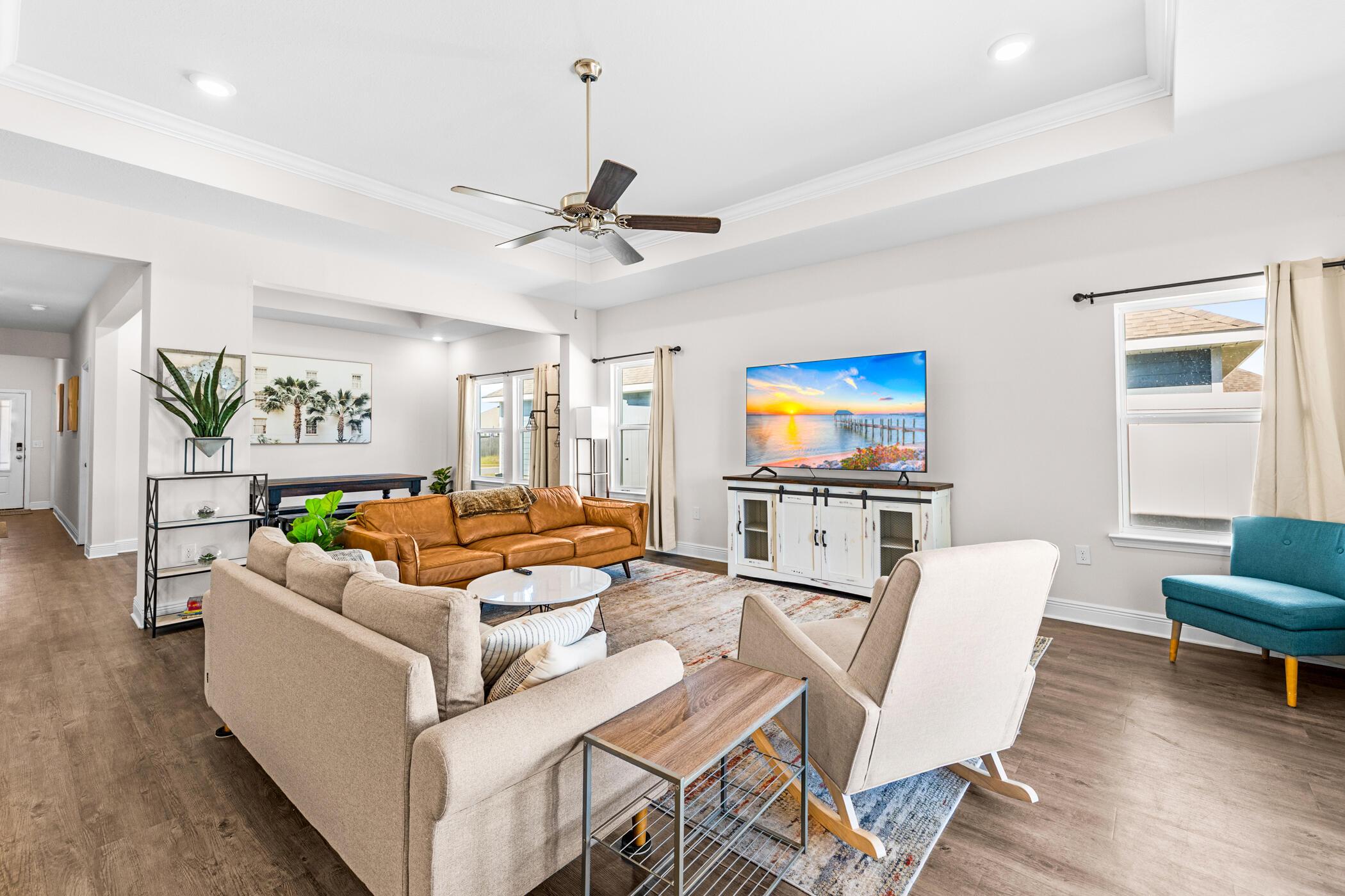 Image 4: Living Area