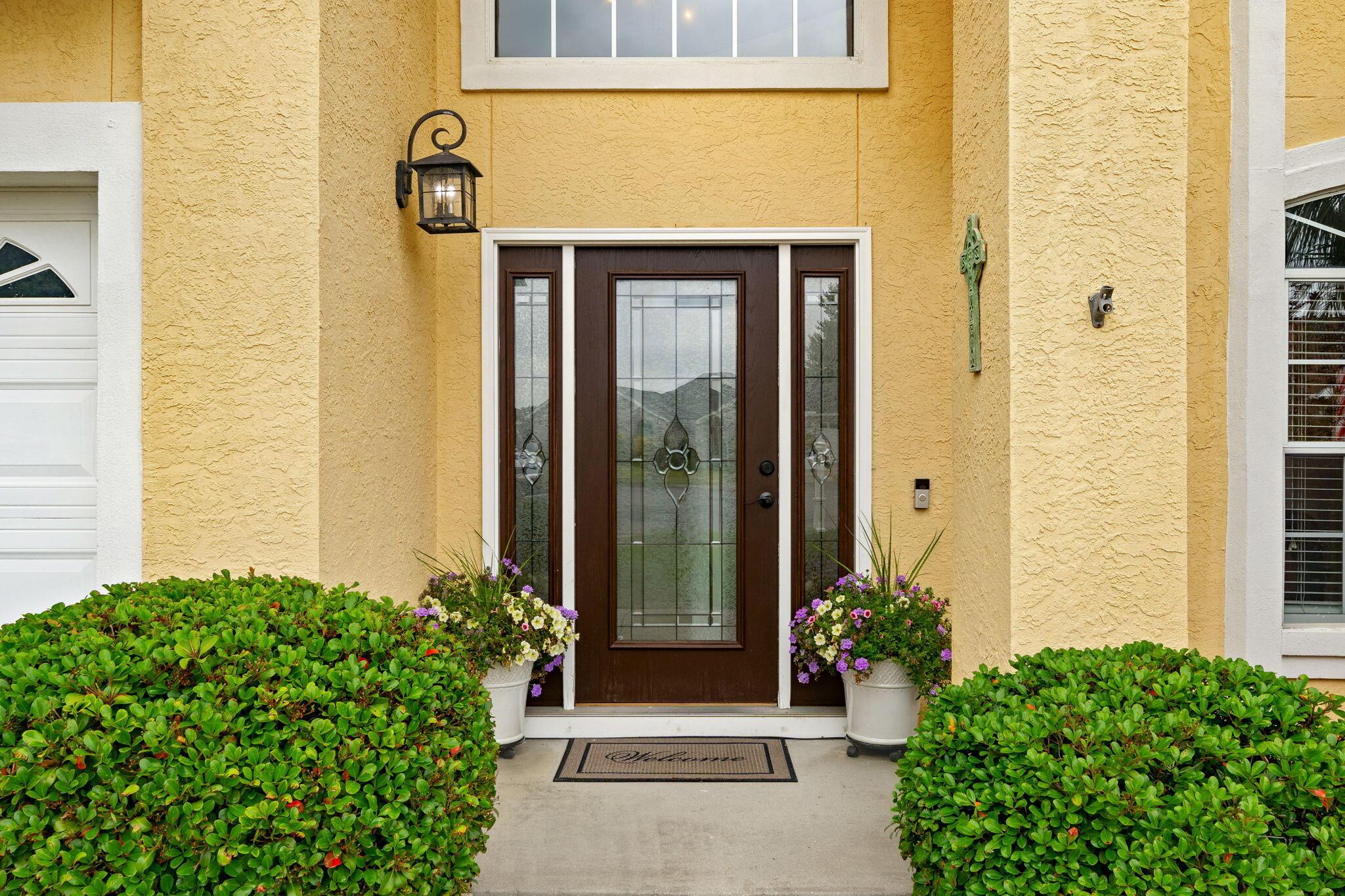 Image 3: 3 - Entryway
