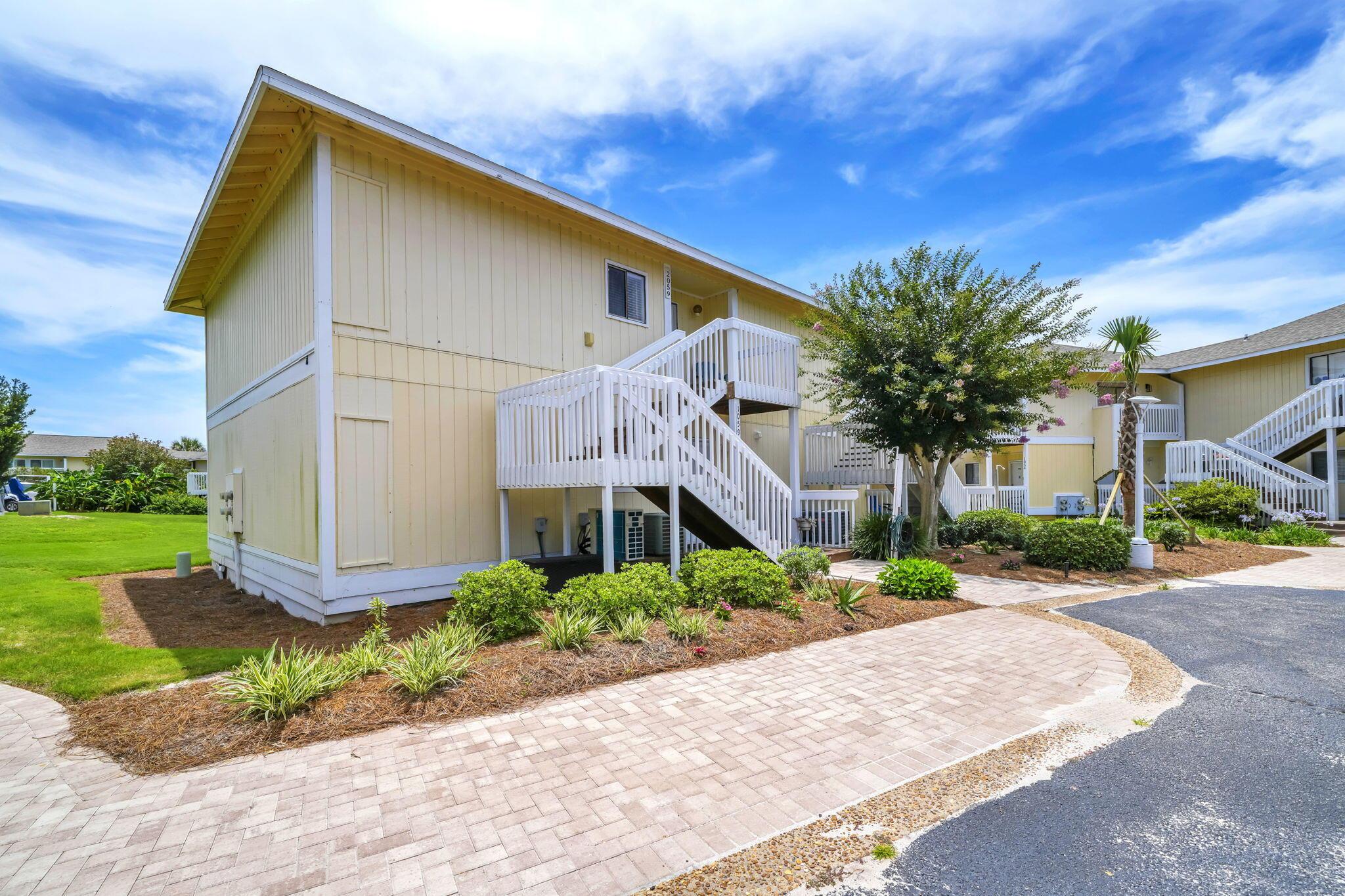 Image 3: 1-web-or-mls-DSC08850