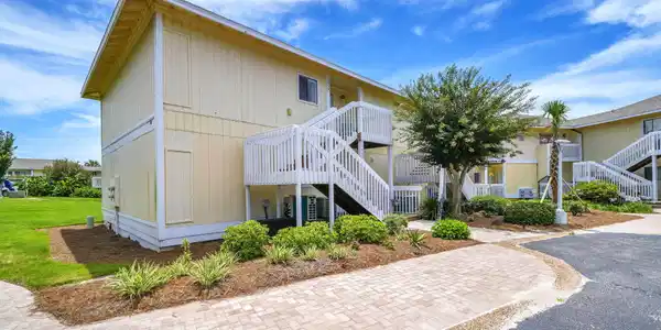 Image 3: 1-web-or-mls-DSC08850