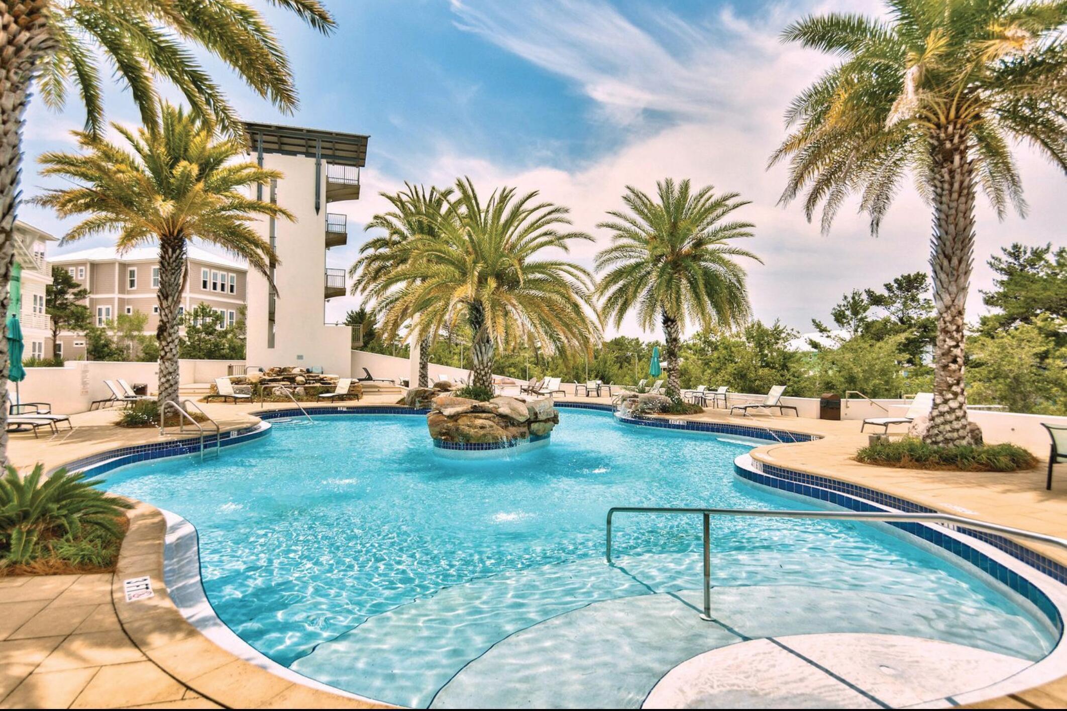 Image 2: Pool & Spa