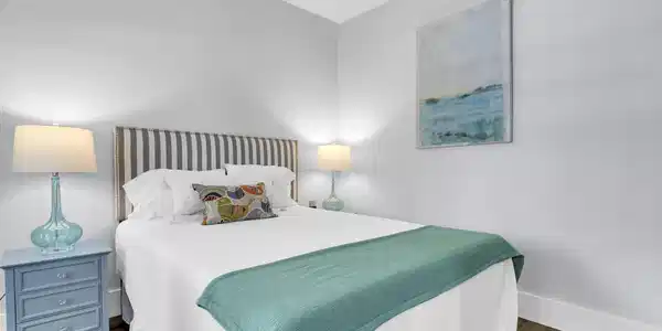 Image 3: Bedroom