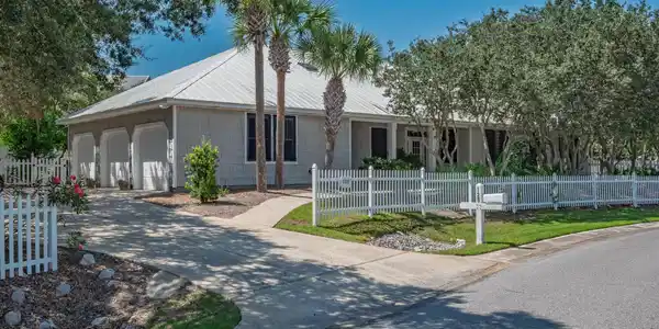 Image 2: Exteriors (10 of 29)