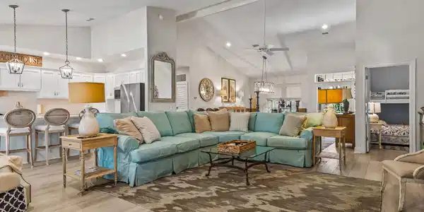 Image 4: Interiors (21 of 33)
