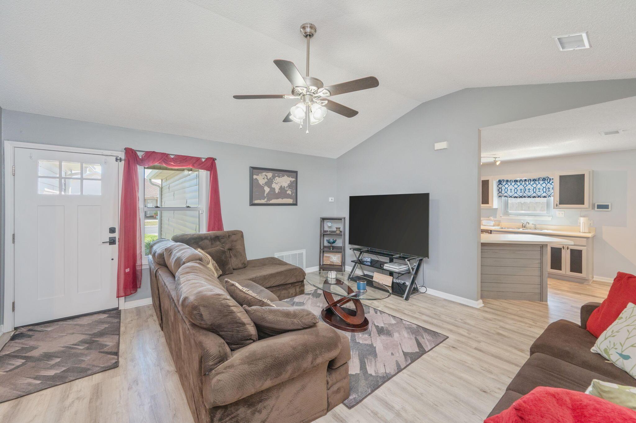 Image 3: Living Area