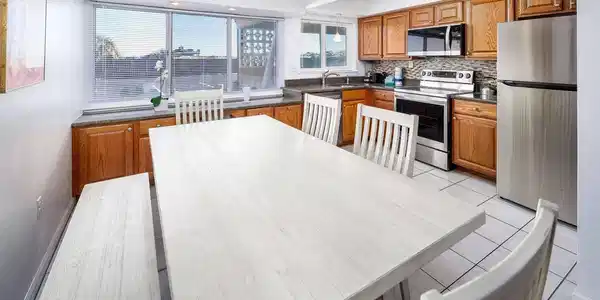 Image 4: Dining Room/Kitchen
