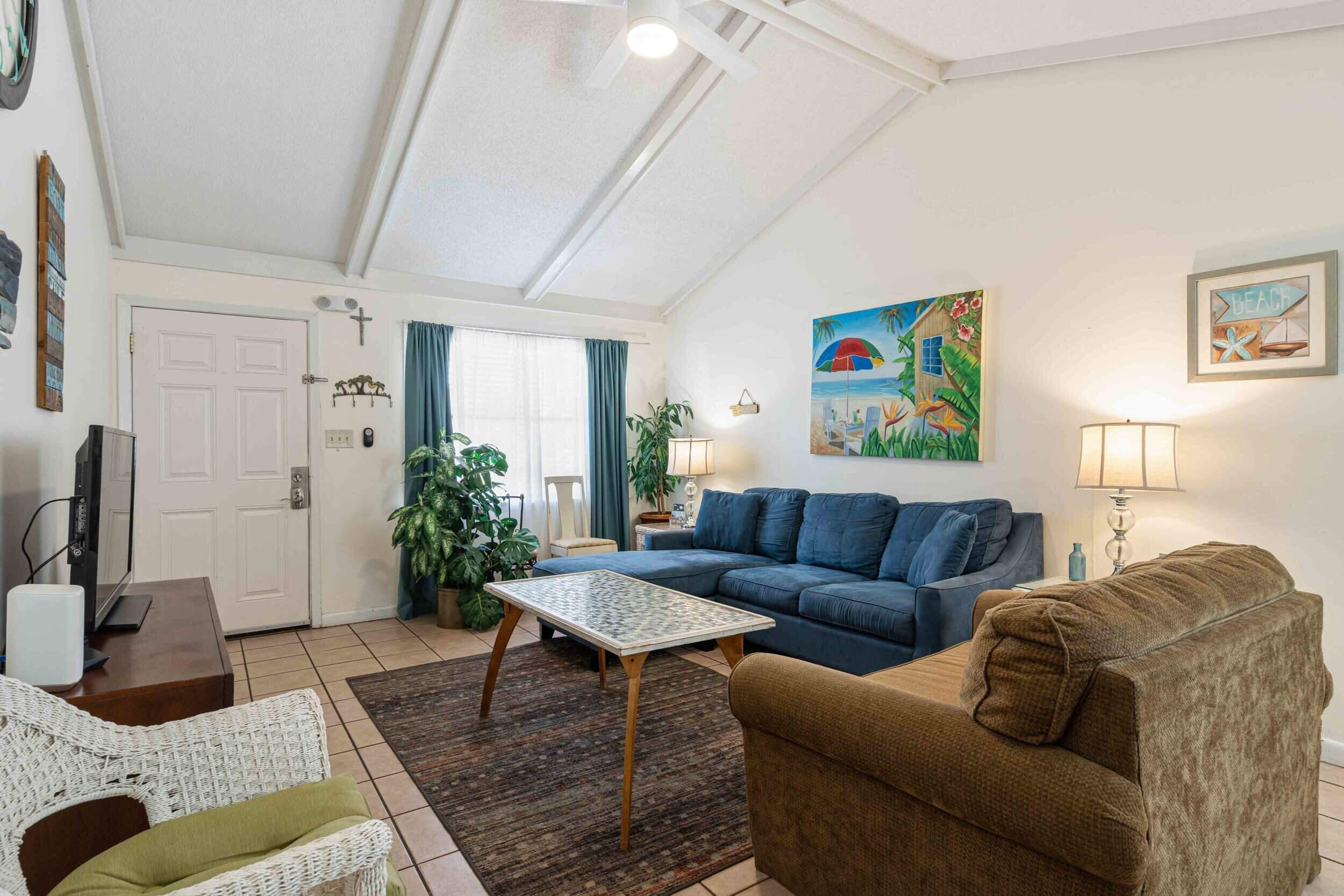 Image 4: Living Room
