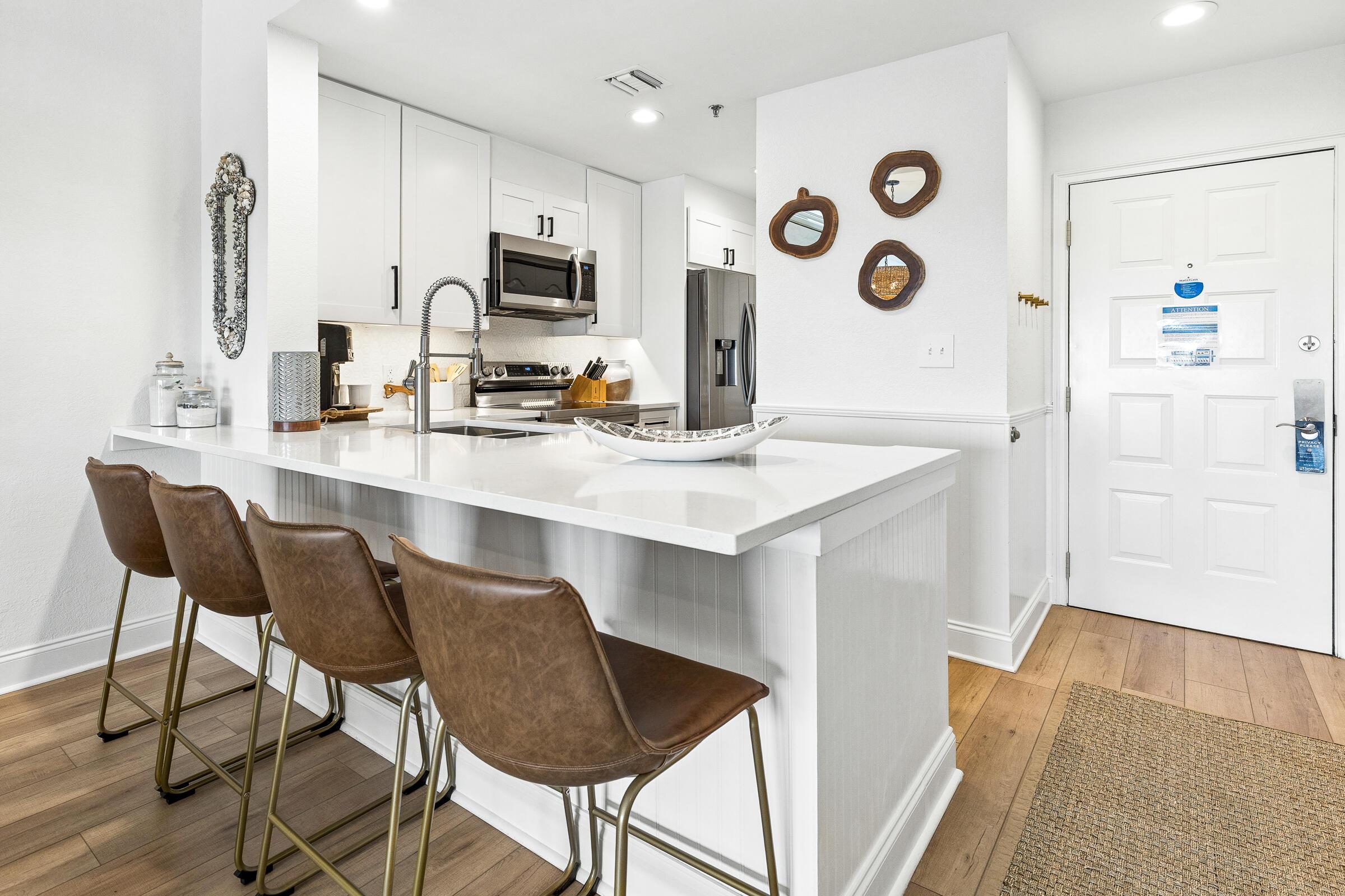 Image 4: Kitchen-foyer