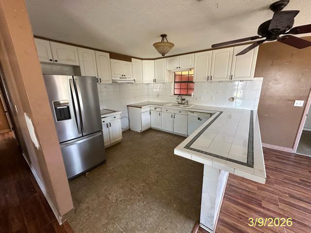 Image 3: Kitchen