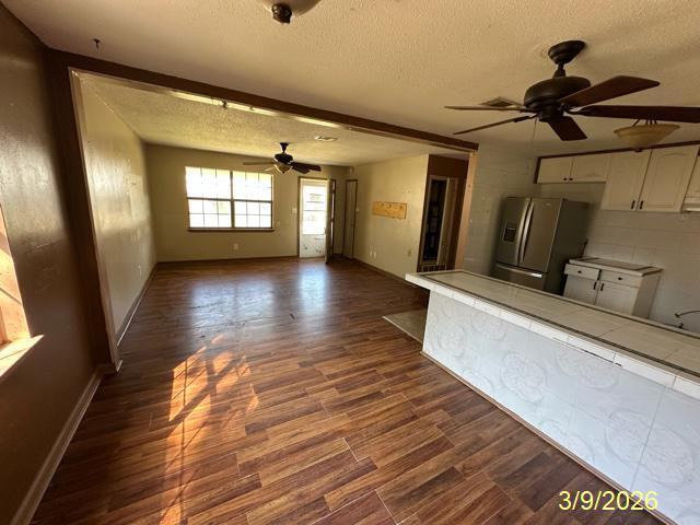 Image 4: Living Room