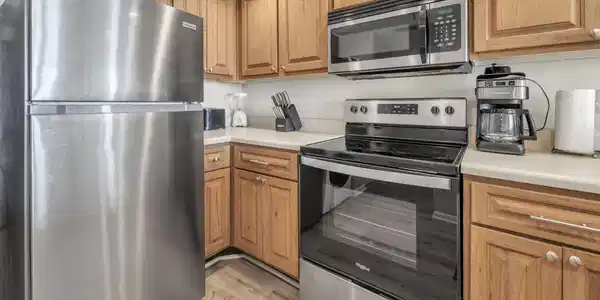 Image 4: Kitchen