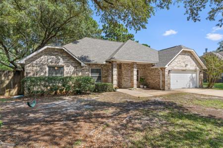 64 Hampton Circle