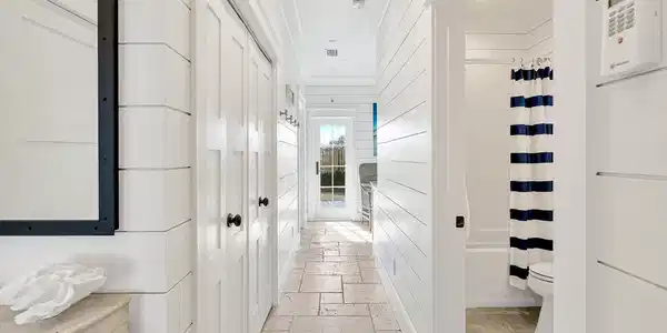 Image 4: Entry