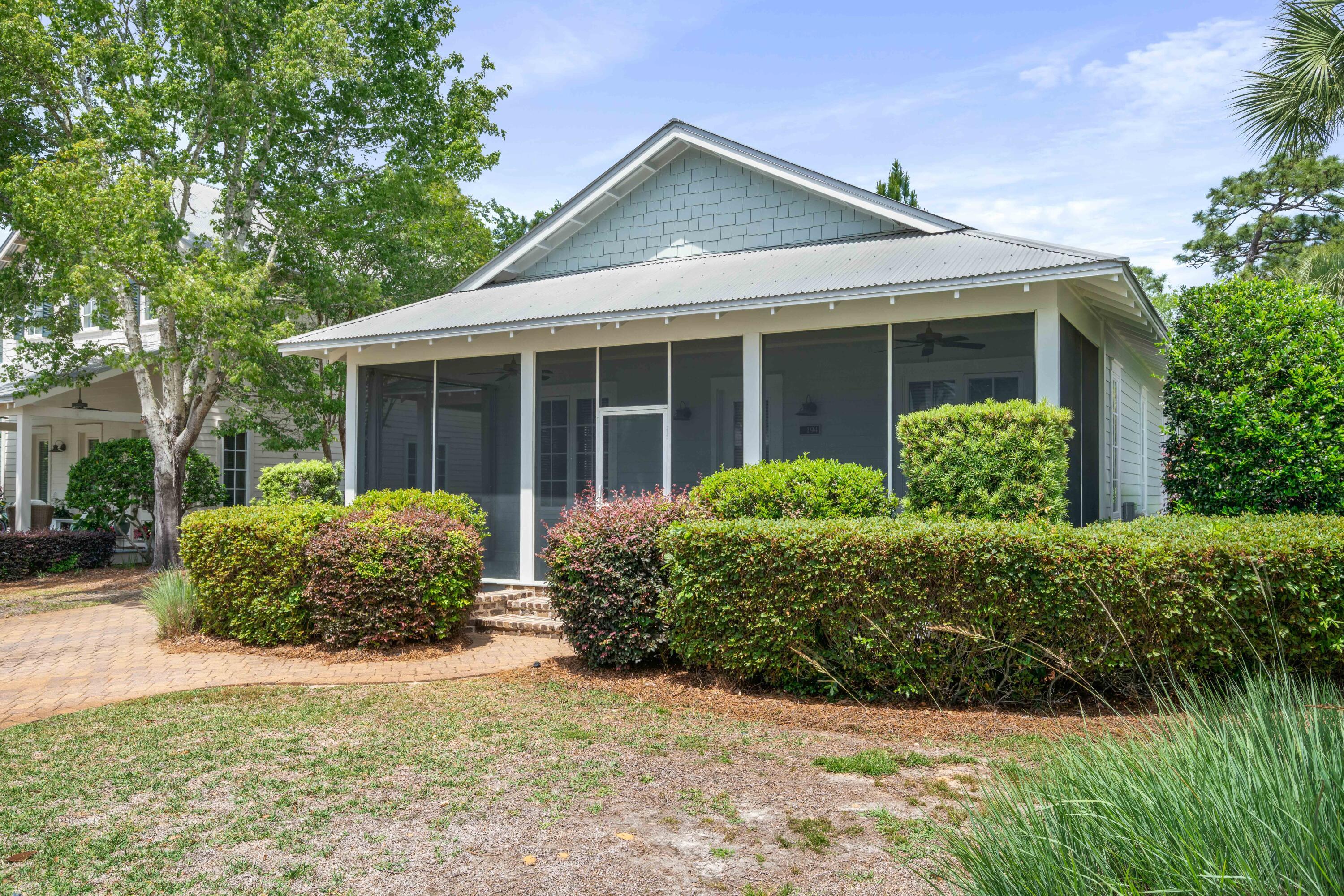 Image 2: 194 Carson Oaks-7