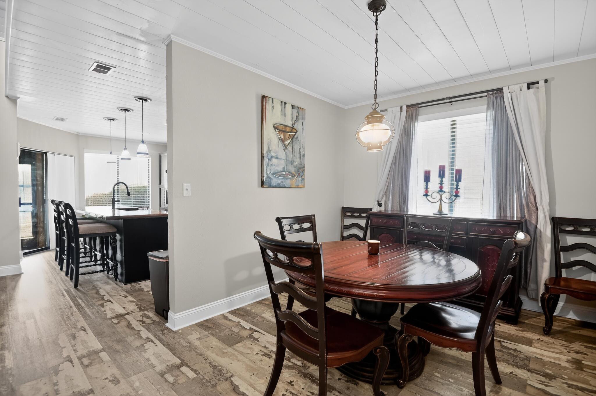 Image 4: 12_149_Gleneagles_Dr-Dining_room-5429