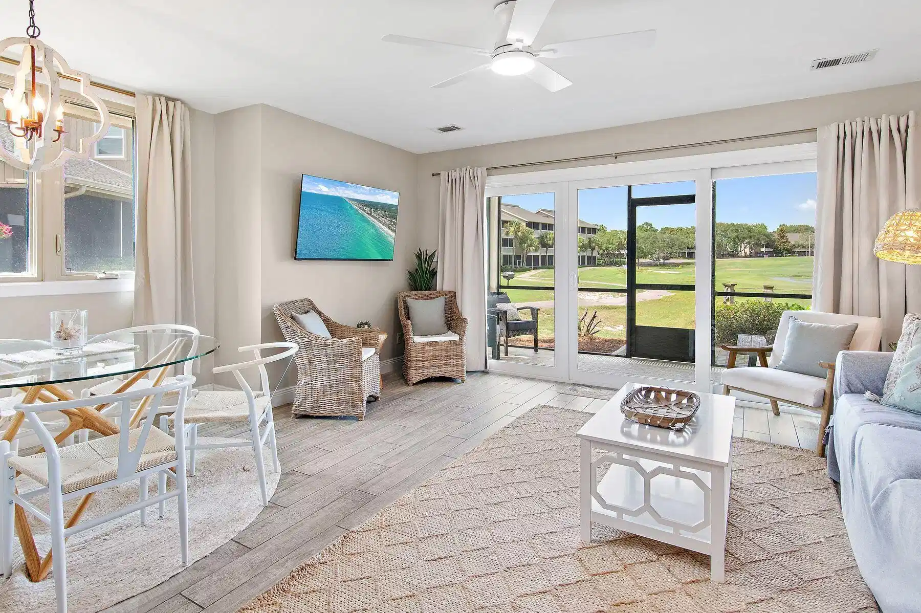 Image 1: Living Area