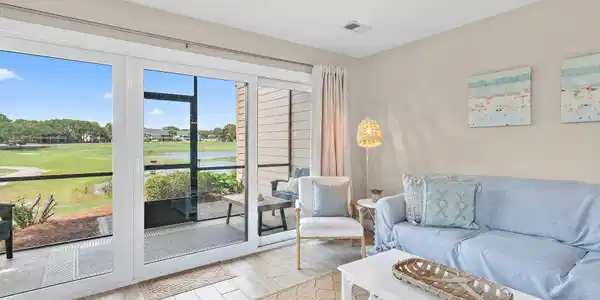 Image 3: Living Room
