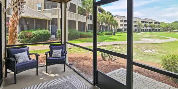 Image 4: 1st Floor Screened-In Patio