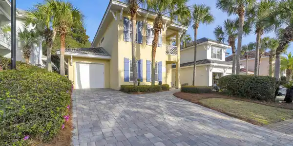Image 3: 93 Cayman Cove