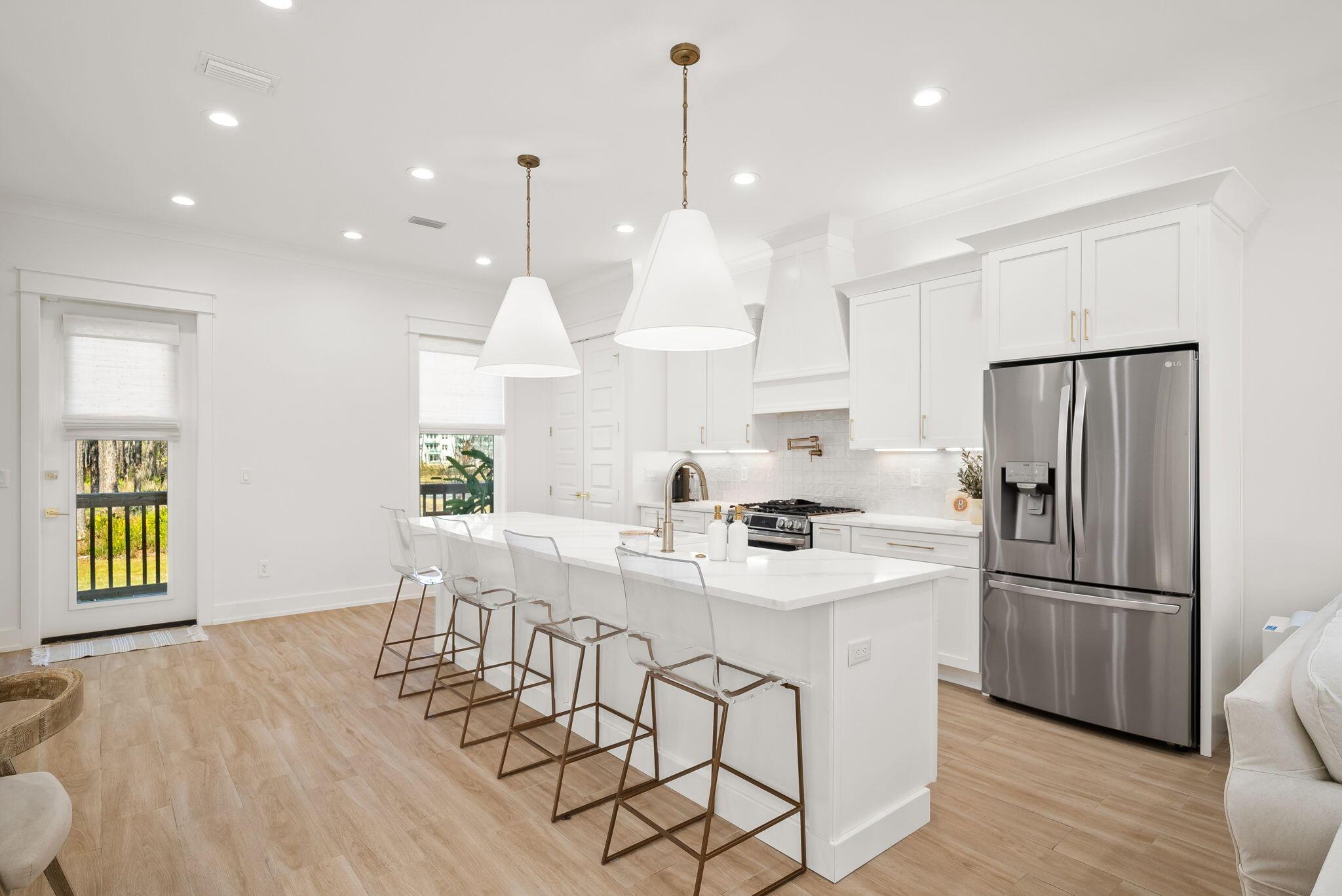Image 2: 6-web-or-mls-235 Woodshire Dr -06