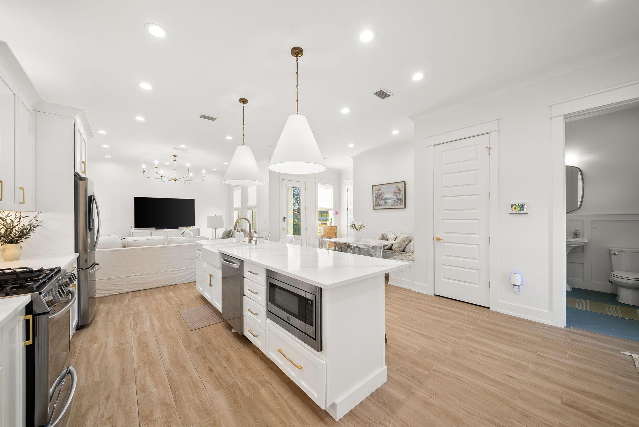 Image 4: 8-web-or-mls-235 Woodshire Dr -08