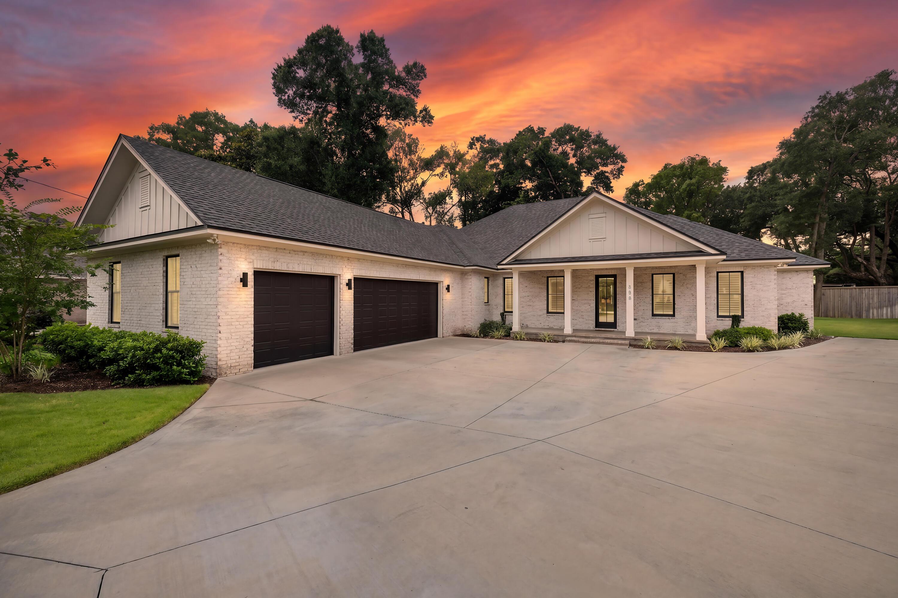 Image 1: 199EdgeAve-Valparaiso-FL-001