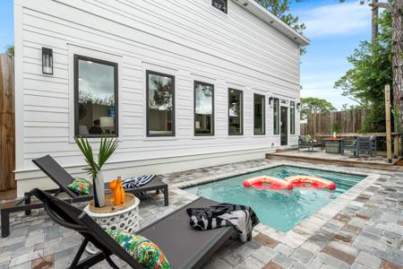 318 El Prado Place