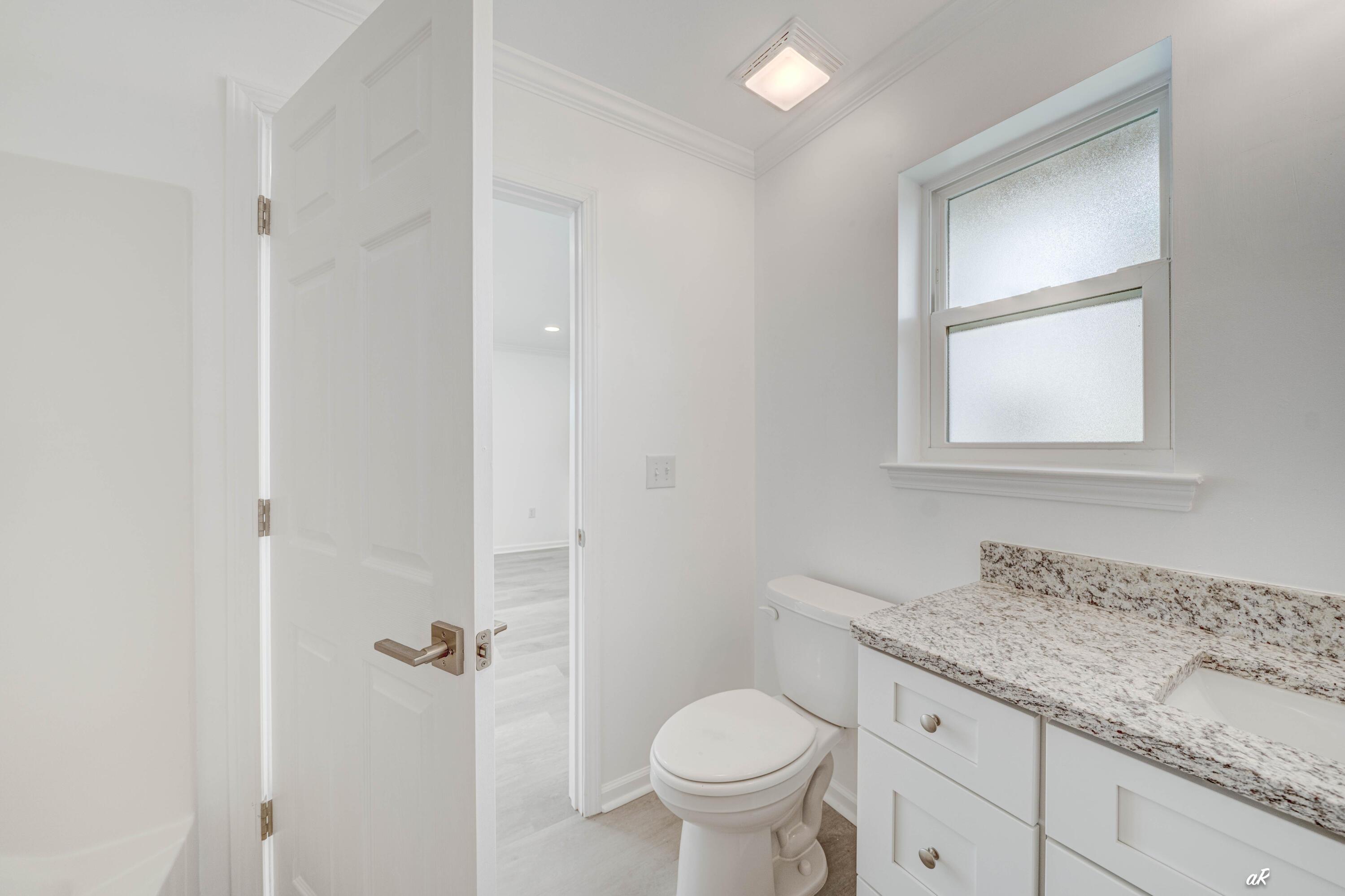 Image 3: 1st Floor Bathroom a
