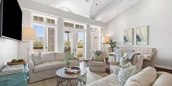 84 N Barrett Square