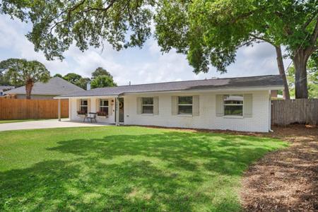 303 NE Ohio Place