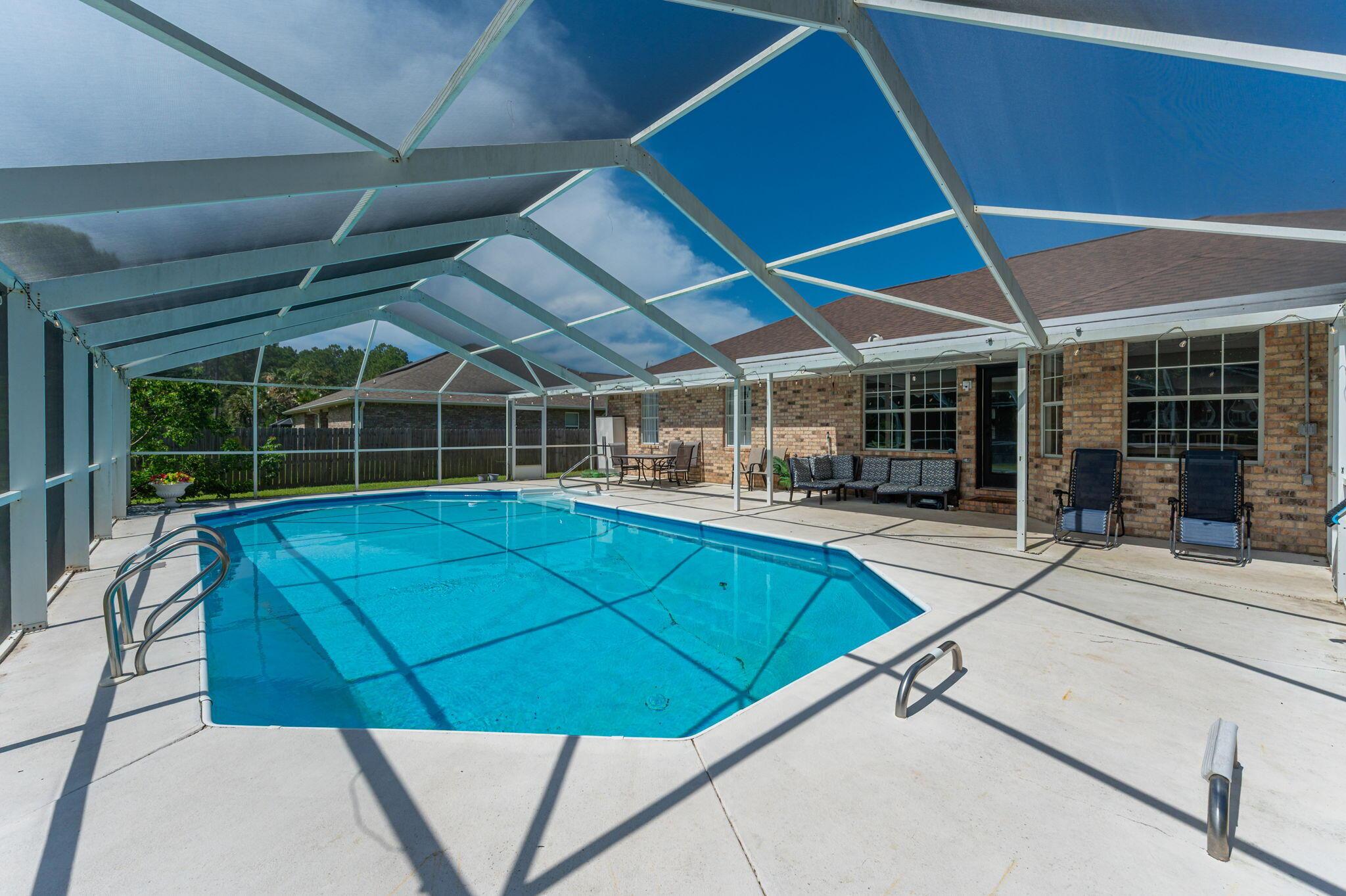 Image 2: Pool