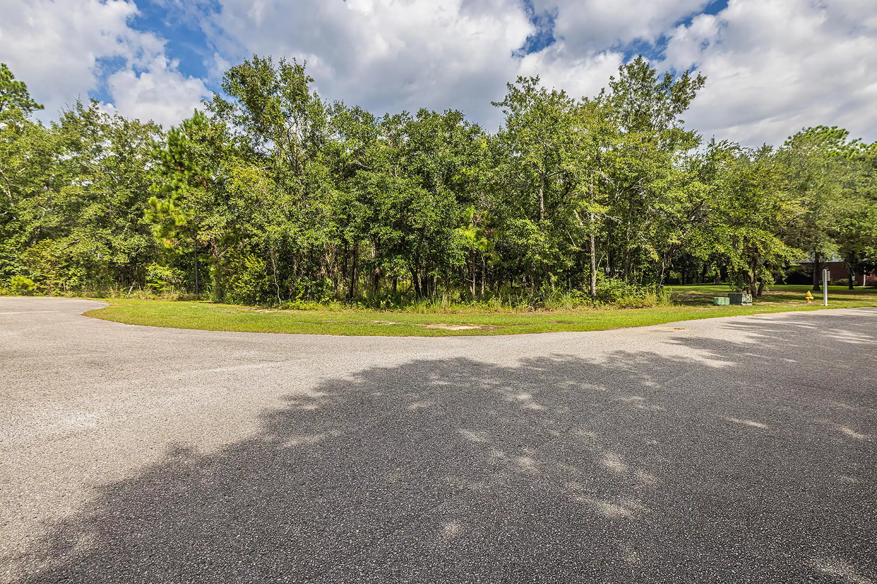 Image 1: Front view of Lot 77